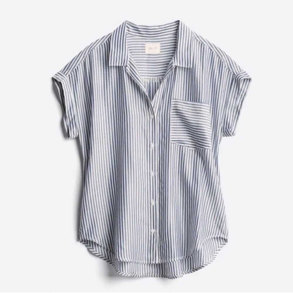 id:23 Button Up Striped Top Sz XL NWT